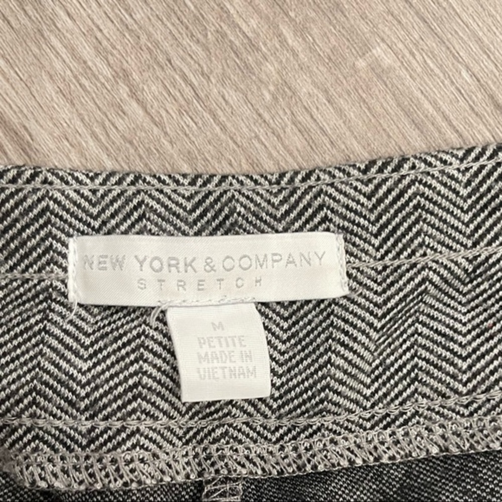 NEW YORK & CO Black/White Pull-On Dress Pants-M - Picture 8 of 10